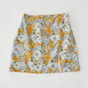 UO Darren Notched Linen Mini Skirt